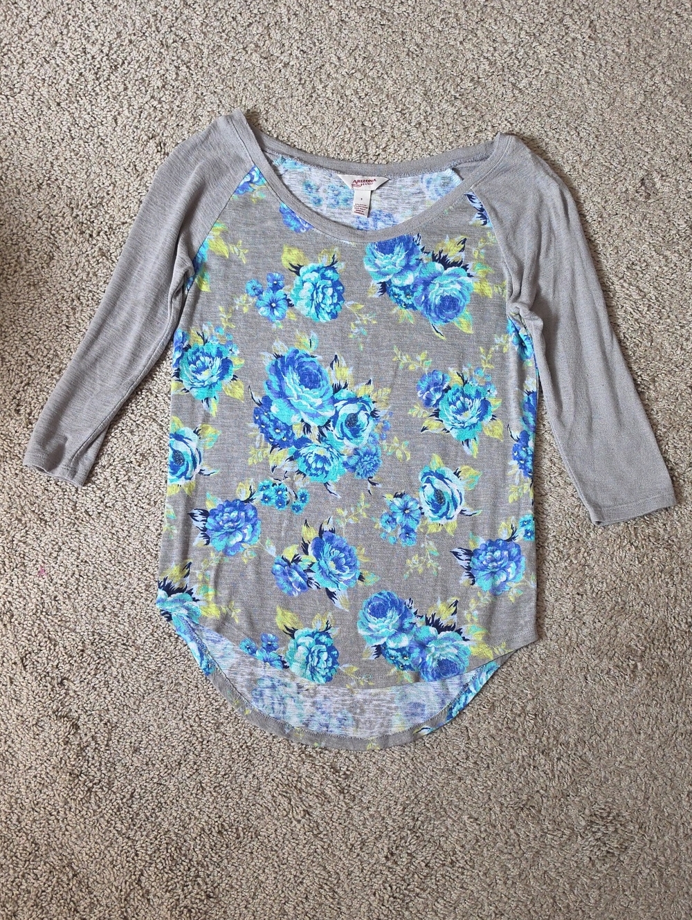 Arizona Jean Company Gray Raglan Top with Blue Floral Print